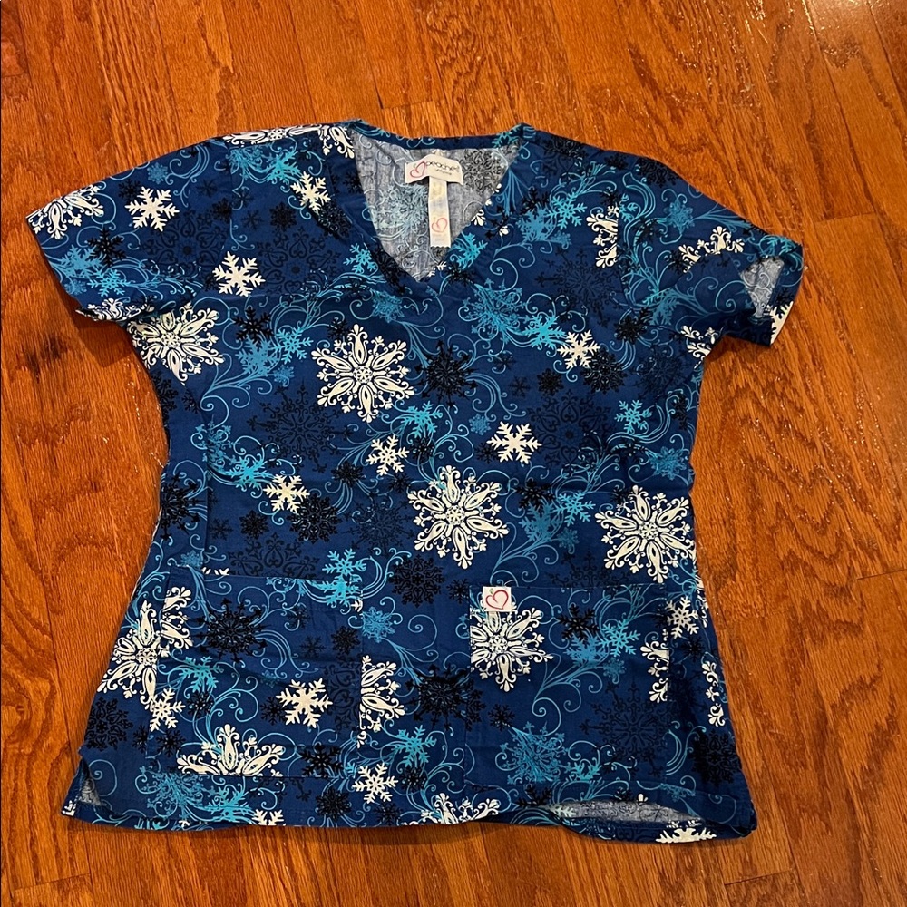 Peaches Uniforms Blue and White Snowflake Short Sleeve Top